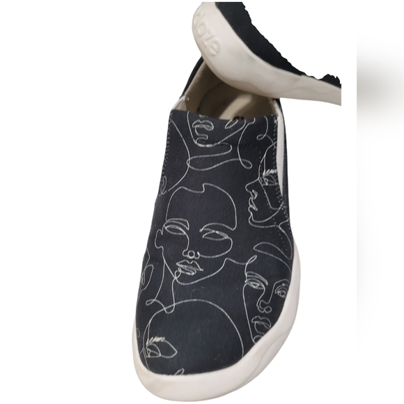 Andose shoes in black with face figures on the front, size 10 women - Picture 3 of 8